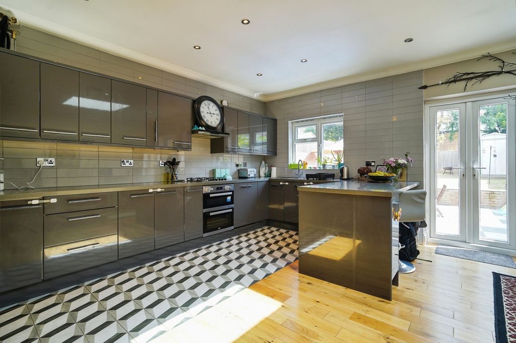 Property photo 1 of 16 Photo