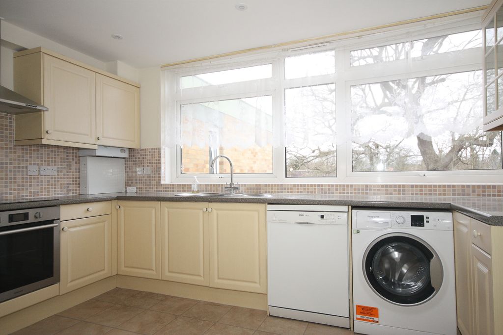 Property photo 3 of 8 Kitchen