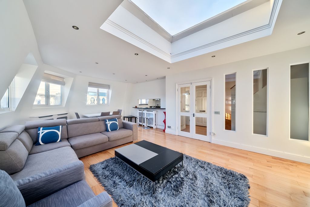 Property photo 3 of 11 1
