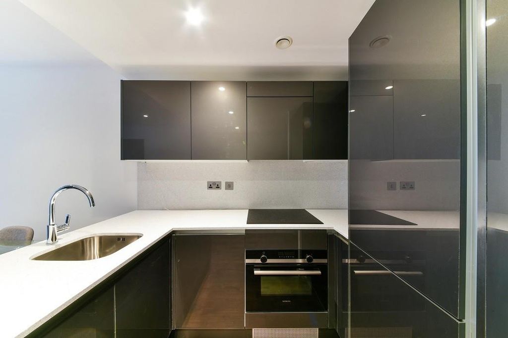 Property photo 2 of 10 Kitchen