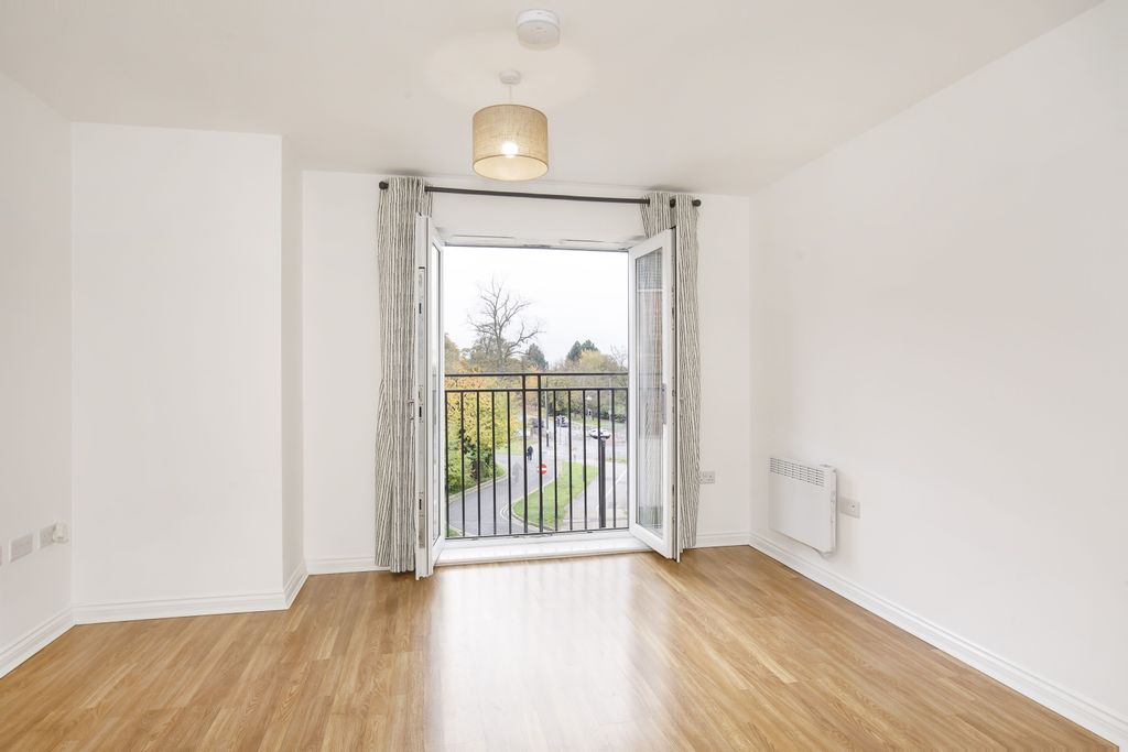 Property photo 3 of 12 I83A0007