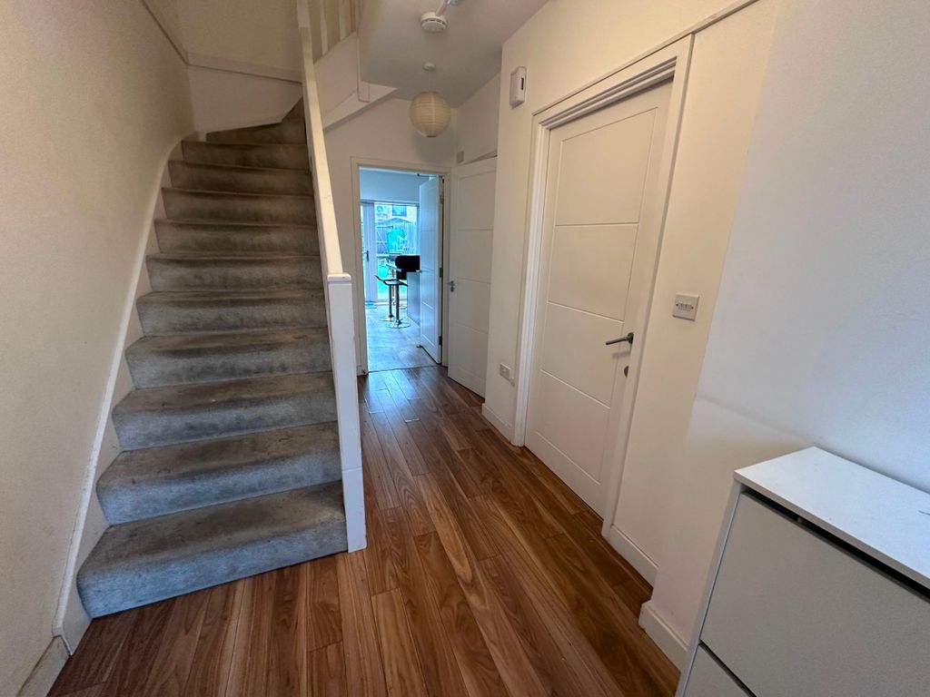 Property photo 2 of 32