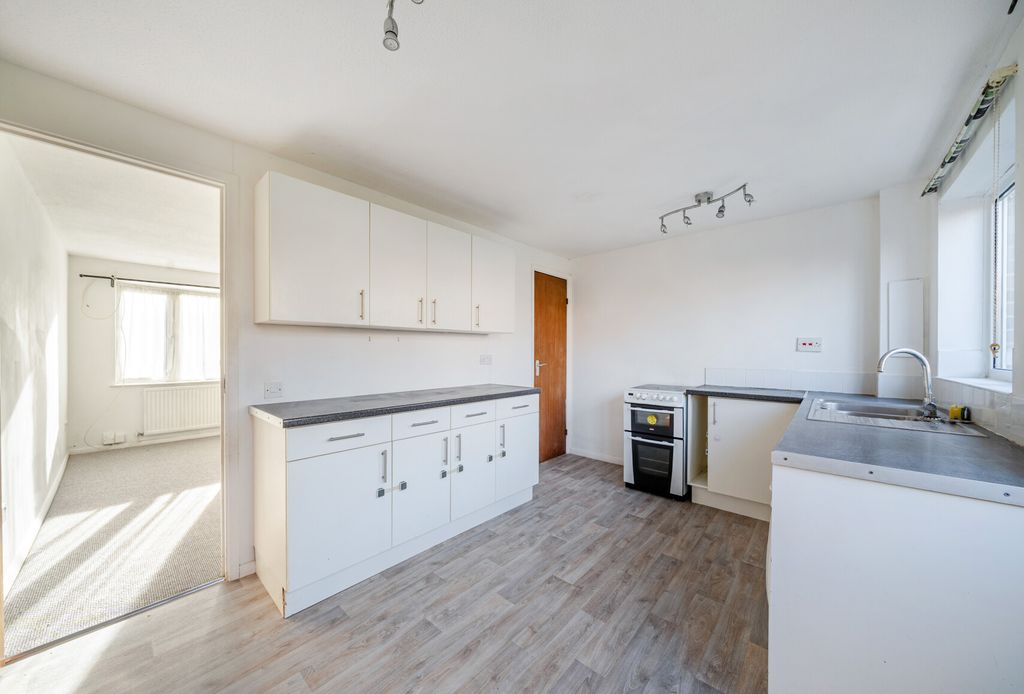 Property photo 3 of 12 1384928-8-6926Ed0...