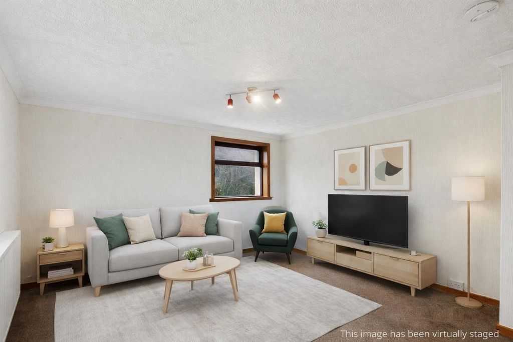 Property photo 3 of 20 Lounge