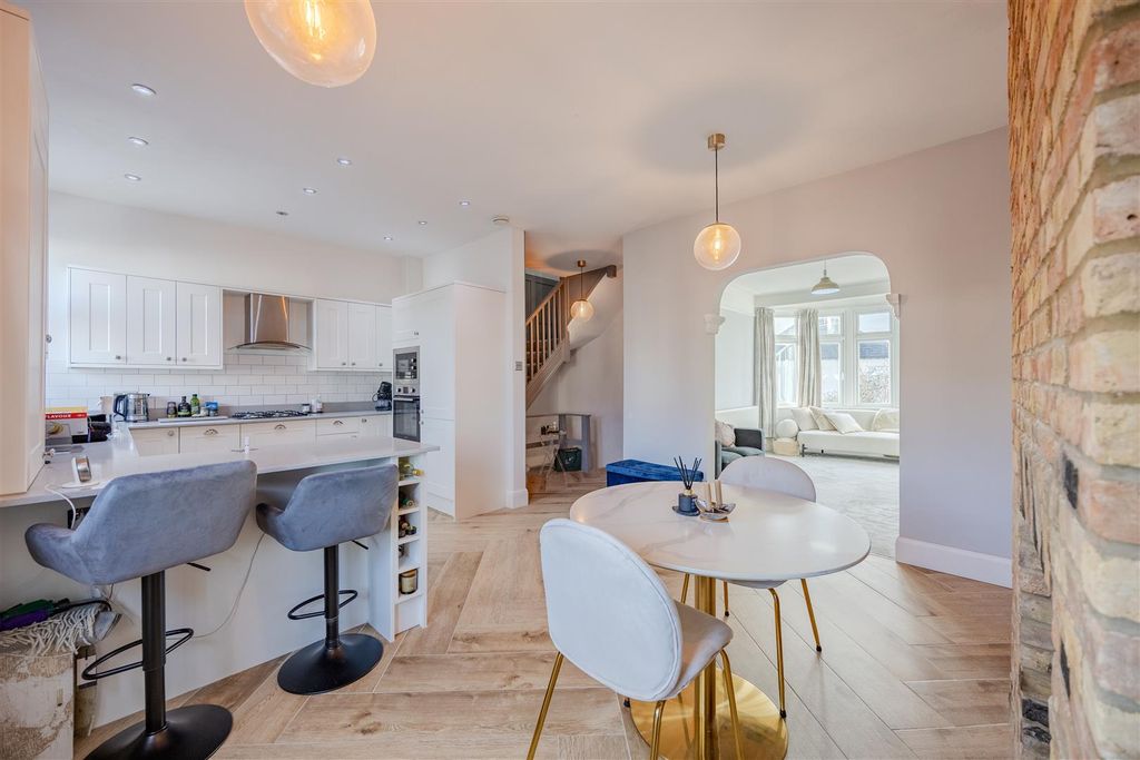 Property photo 2 of 25 Kitchen / Diner