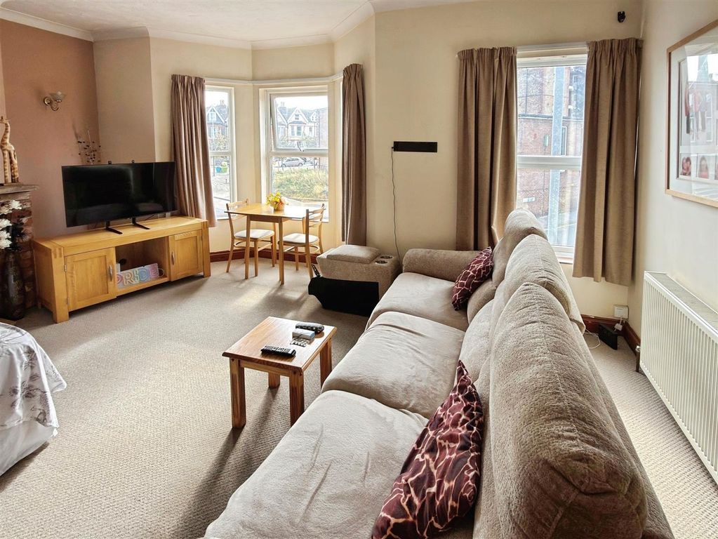 Property photo 2 of 20 Carlton Road (18).Jpg