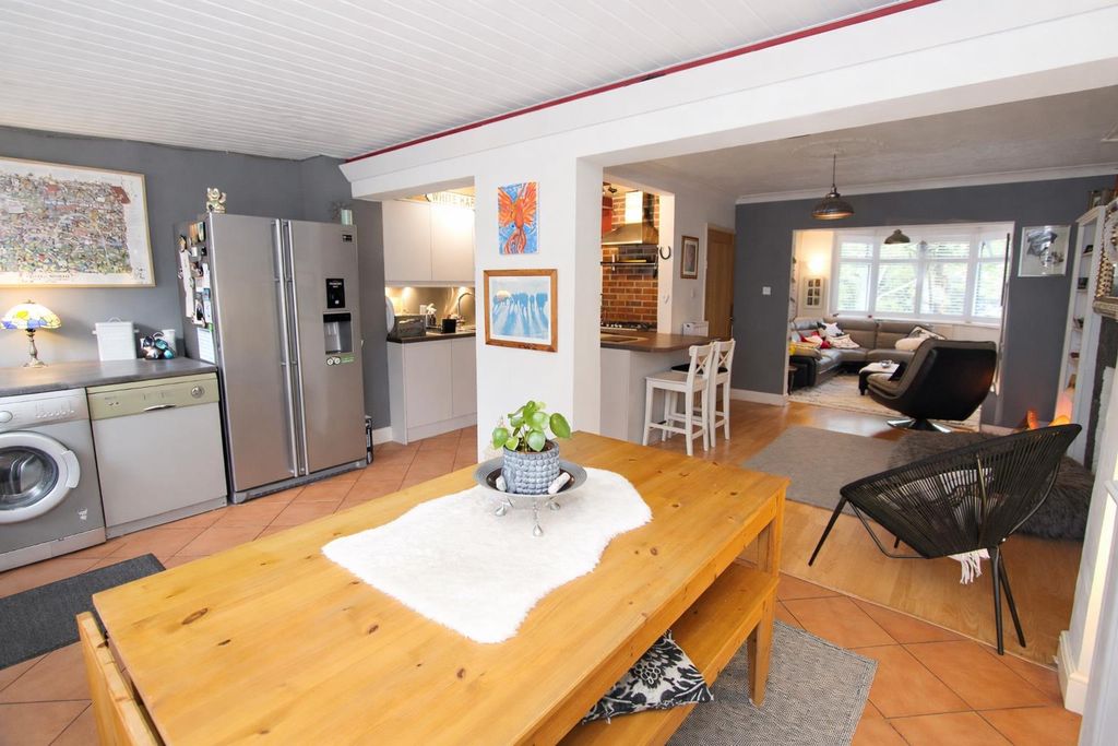 Property photo 3 of 18 Din B.Jpg