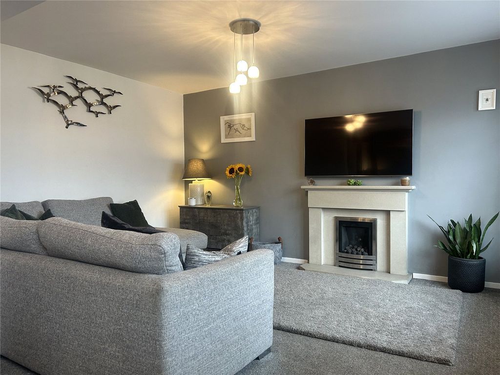 Property photo 2 of 21 Lounge