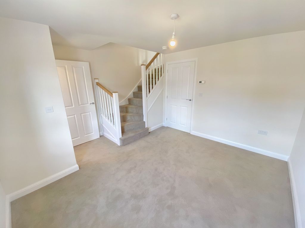 Property photo 3 of 10 Living Room