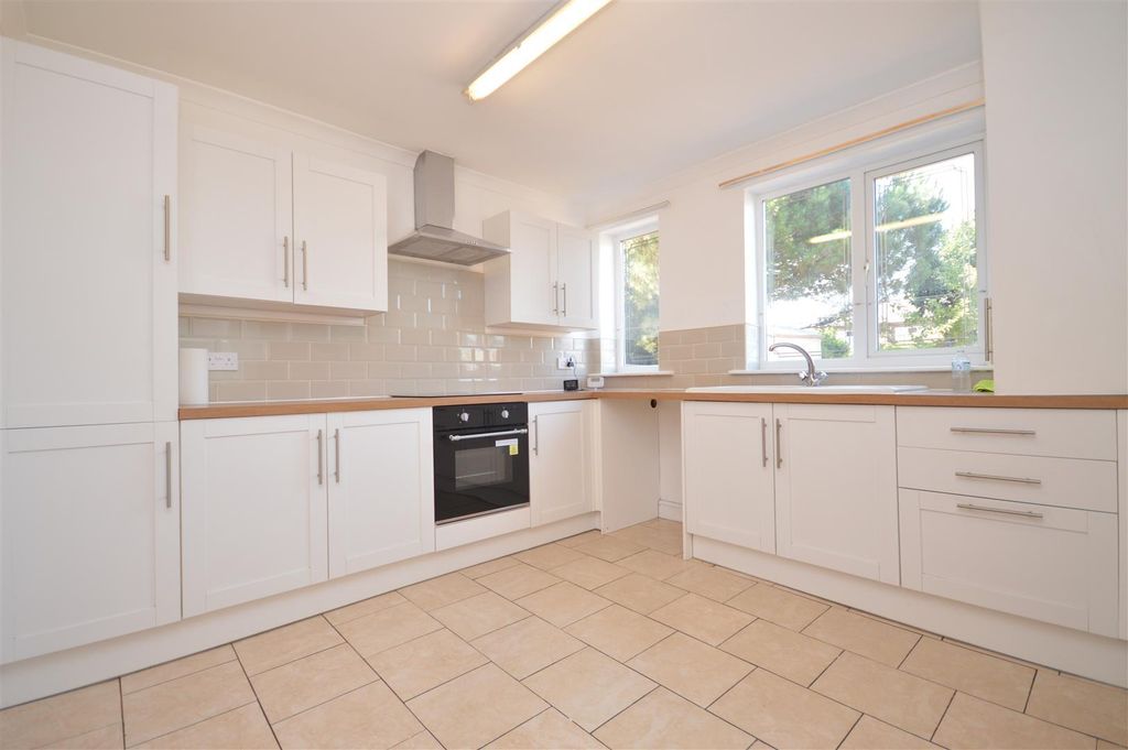 Property photo 3 of 13 Kitchen