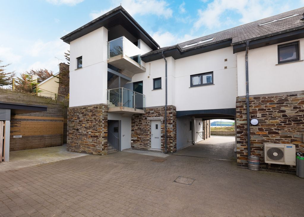 Additional image 17 of 3 bed flat for saleRock PL27