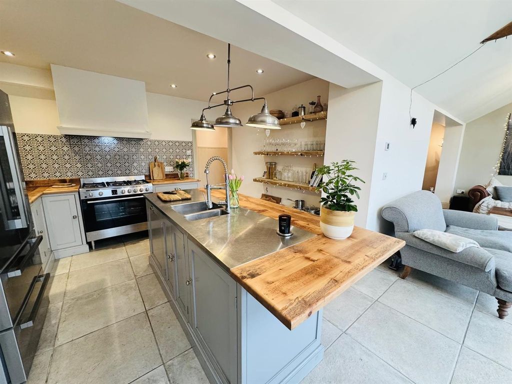 Property photo 2 of 46 Kitchen