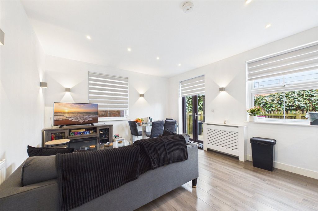 Property photo 3 of 11 Picture No. 15