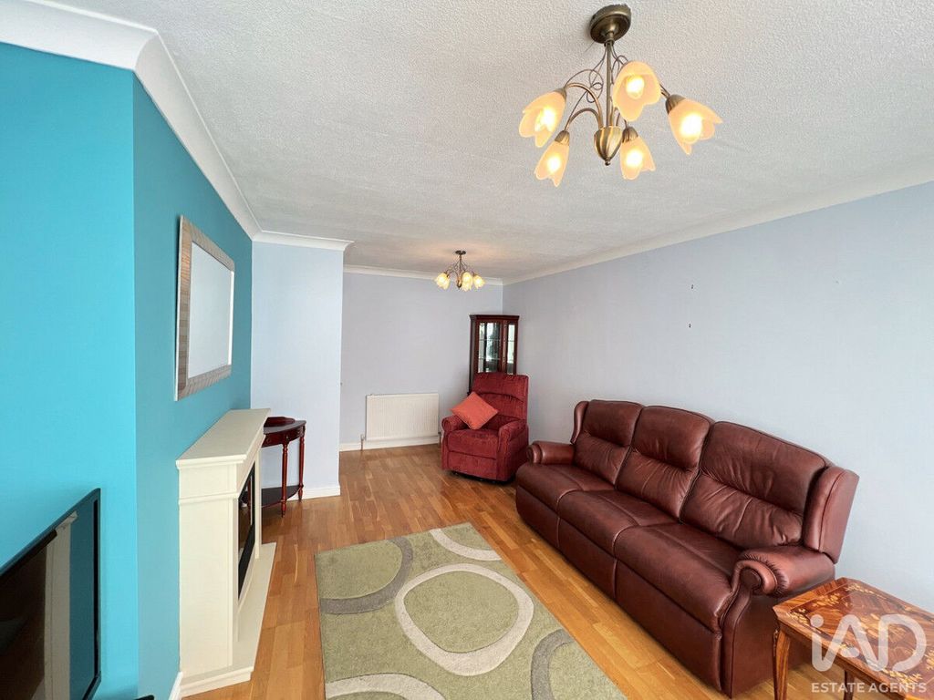 Property photo 3 of 12