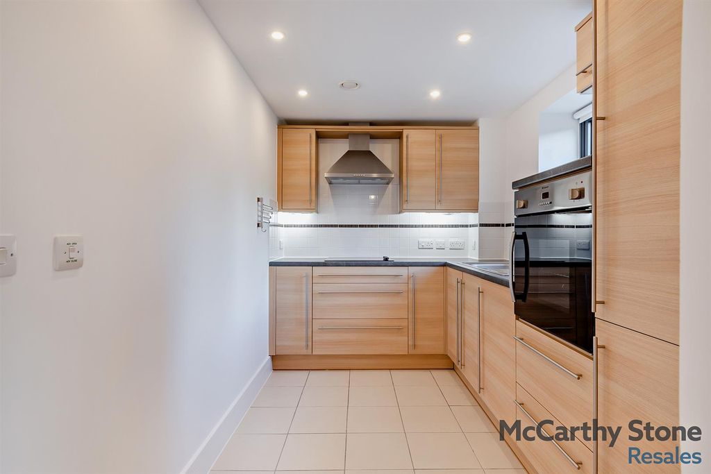 Property photo 3 of 11 8677441-Interior04-800.Jpg