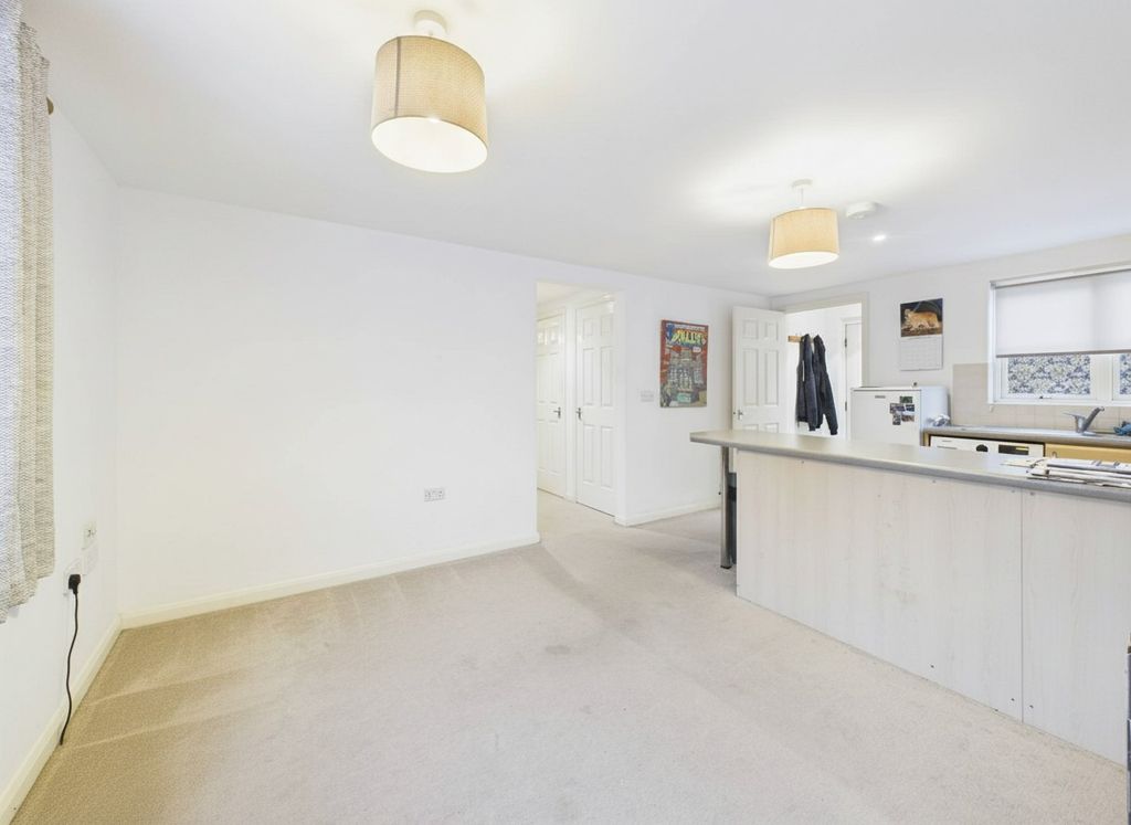 Property photo 3 of 8 993463