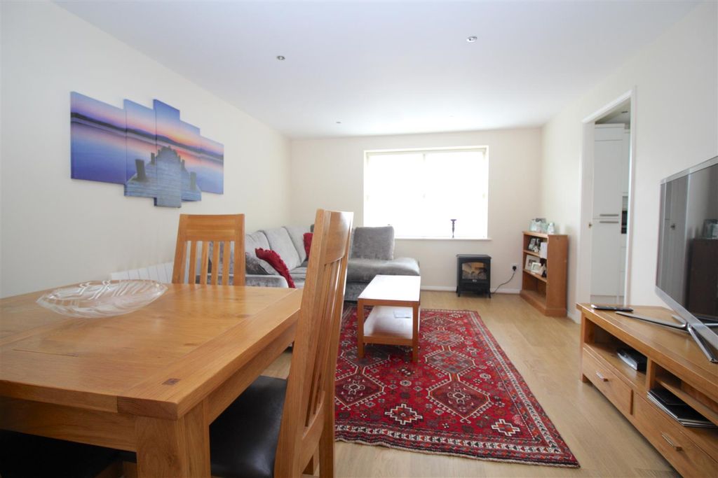 Property photo 3 of 7 Lounge