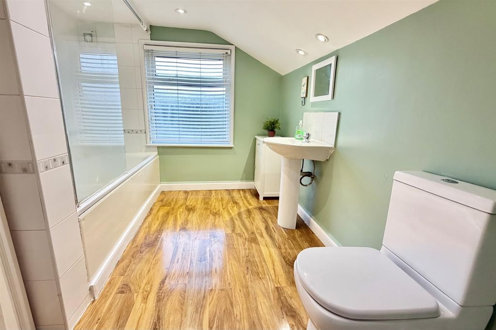 Property photo 2 of 9 Bathroom.Jpg