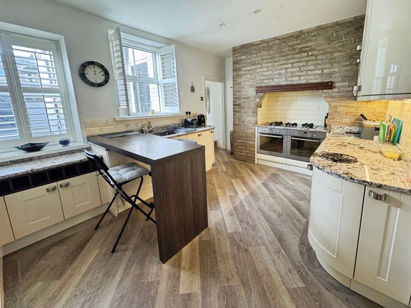 Property photo 2 of 9 Photo 5