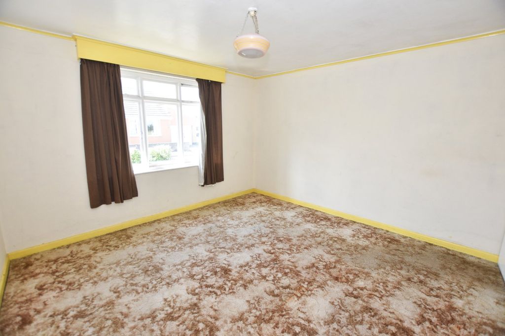 Property photo 3 of 8 Bedroom 1