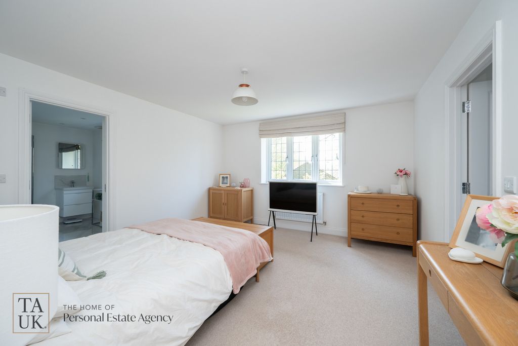 Property photo 3 of 28
