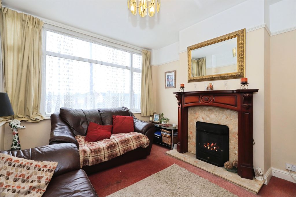 Property photo 3 of 19