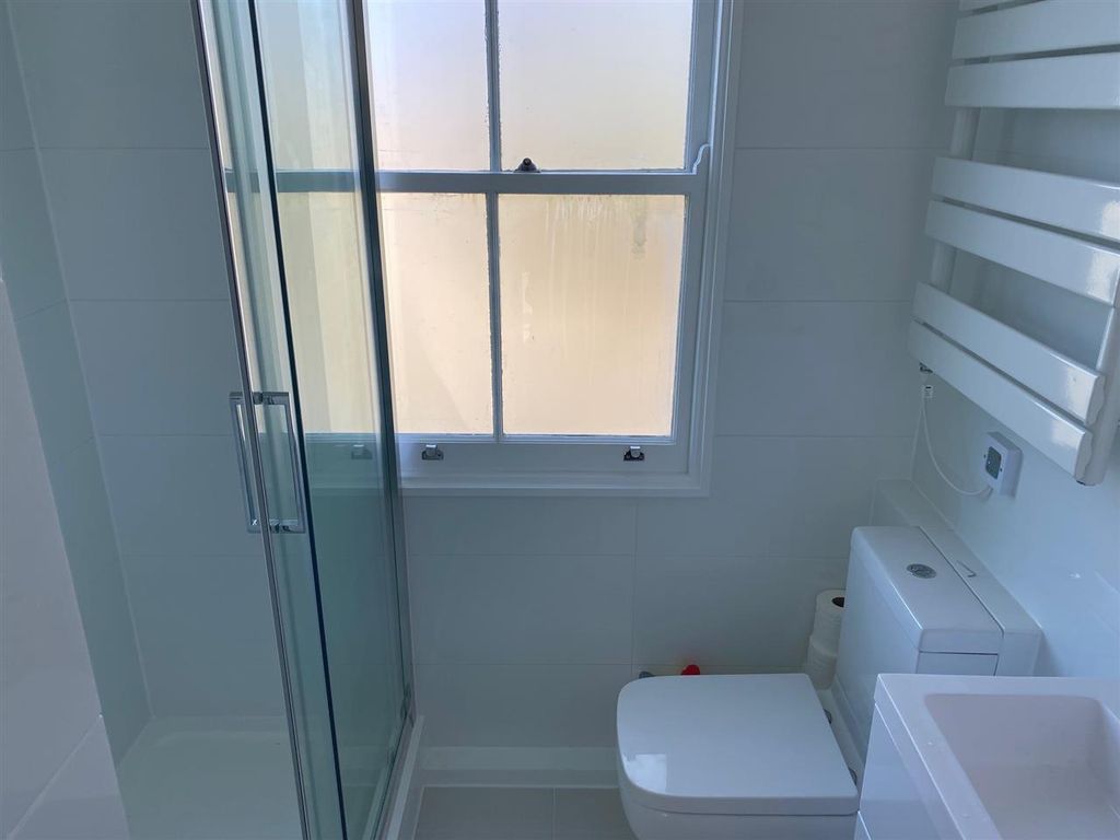 Property photo 2 of 3 Bathroom