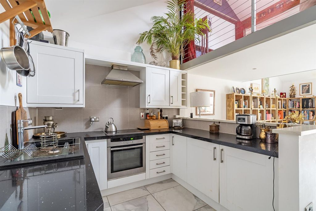 Property photo 3 of 14 Kitchen