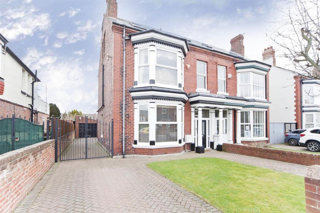 Property photo 1 of 31