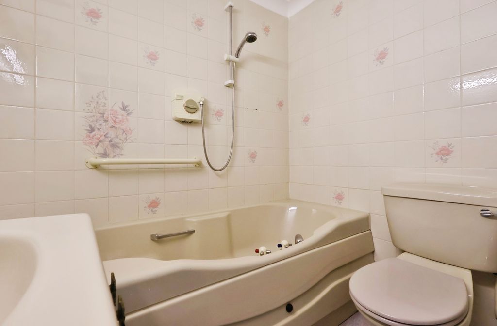 Additional image 21 of 1 bed flat for saleElmwood Court, High Street, Baldock SG7