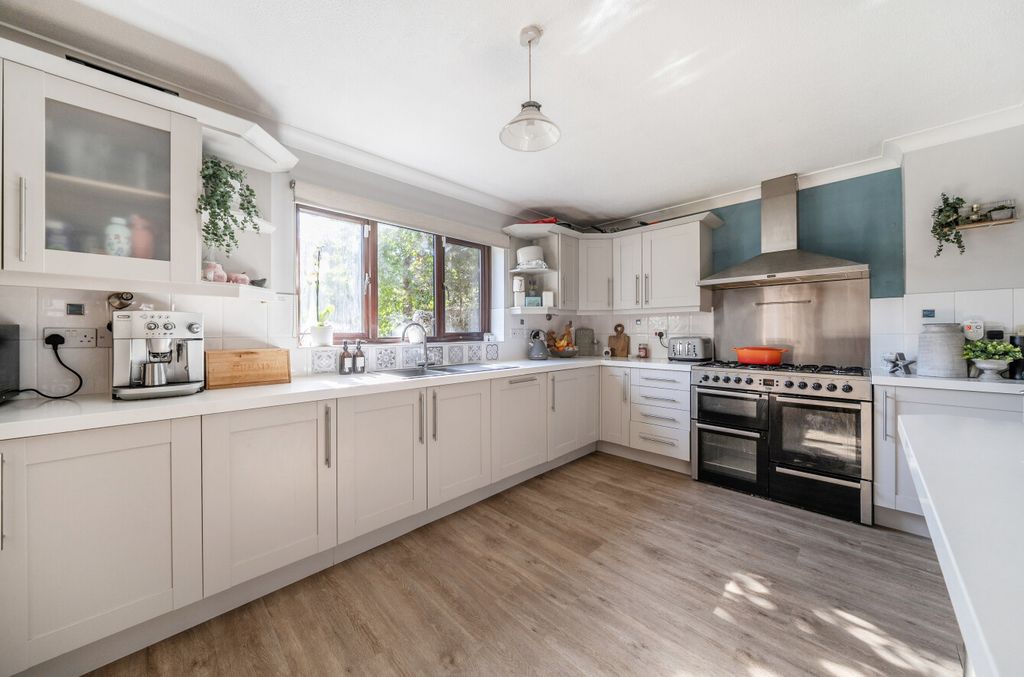 Property photo 3 of 19 1357850-13-68d581...