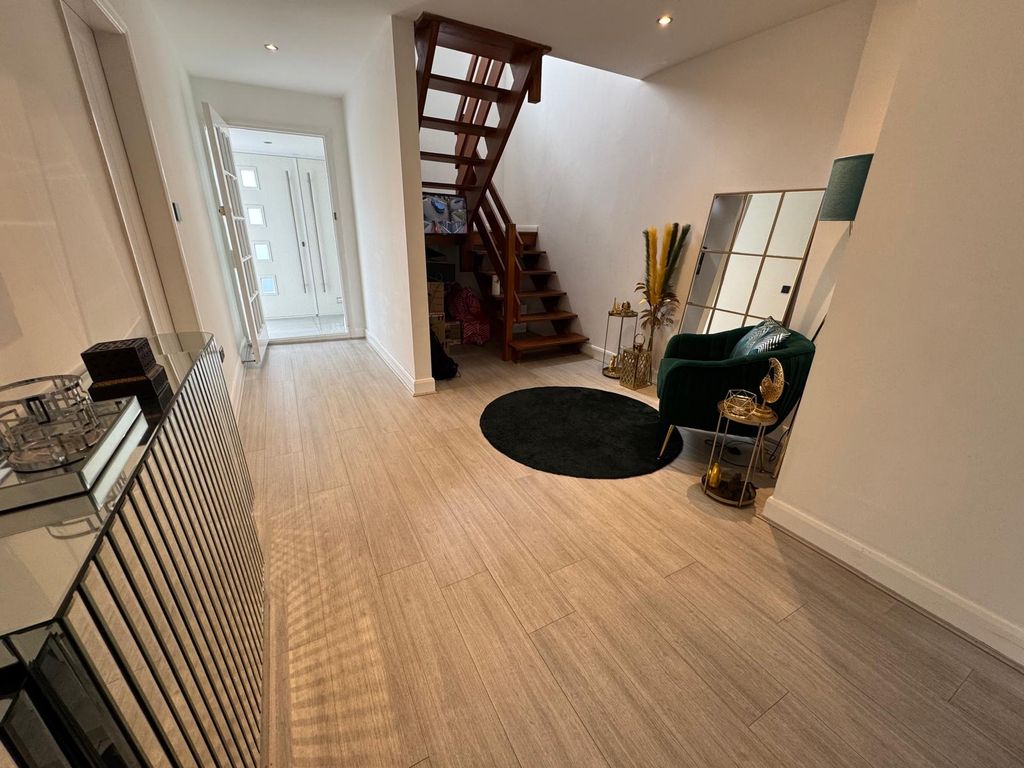Additional image 12 of 4 bed property to rentOld Birmingham Road, Marlbrook, Bromsgrove B60