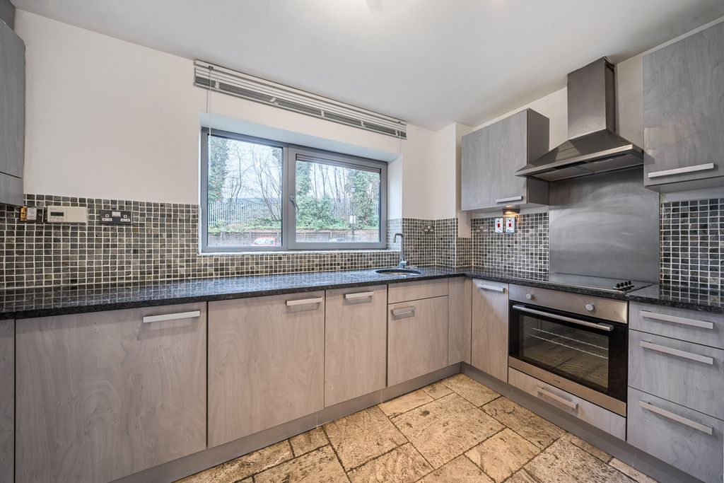 Property photo 2 of 18 Kitchen