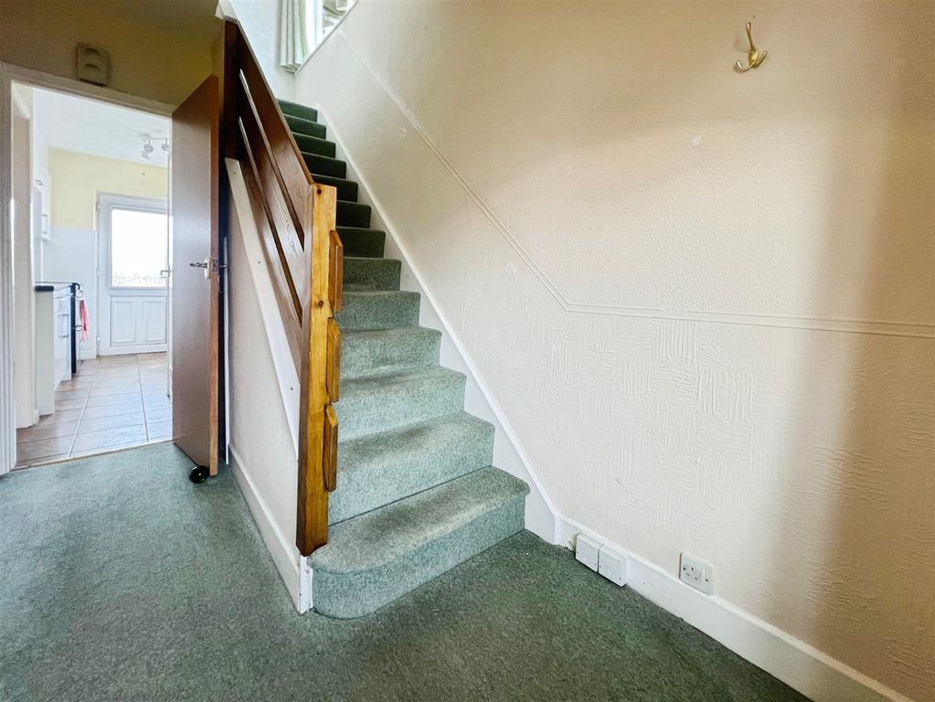 Property photo 2 of 24 Entrance Hall