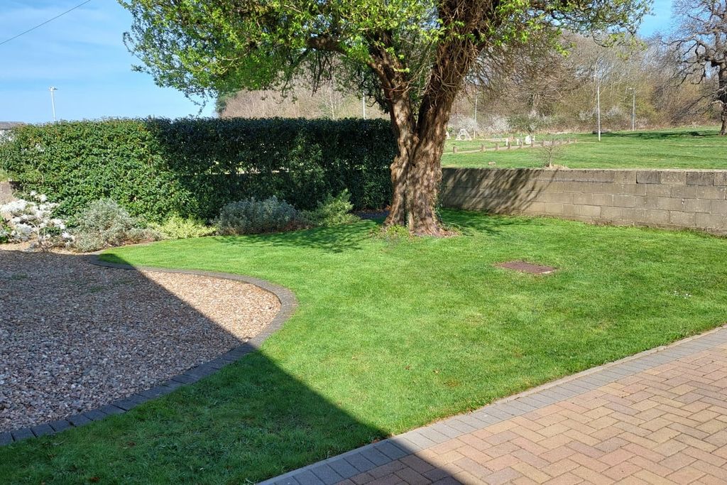 Property photo 3 of 32
