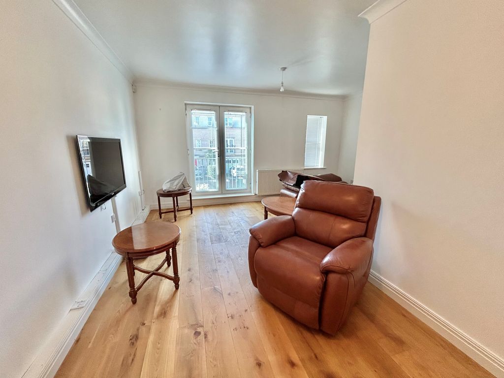 Property photo 3 of 20 Image