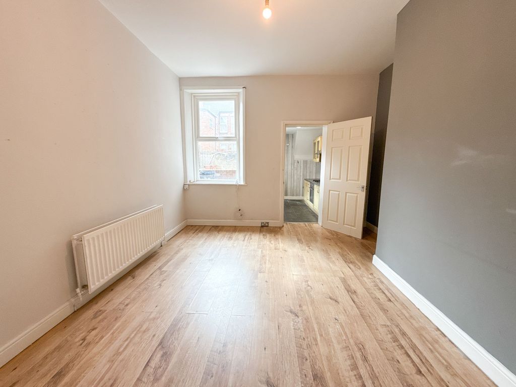 Property photo 2 of 7 Lounge