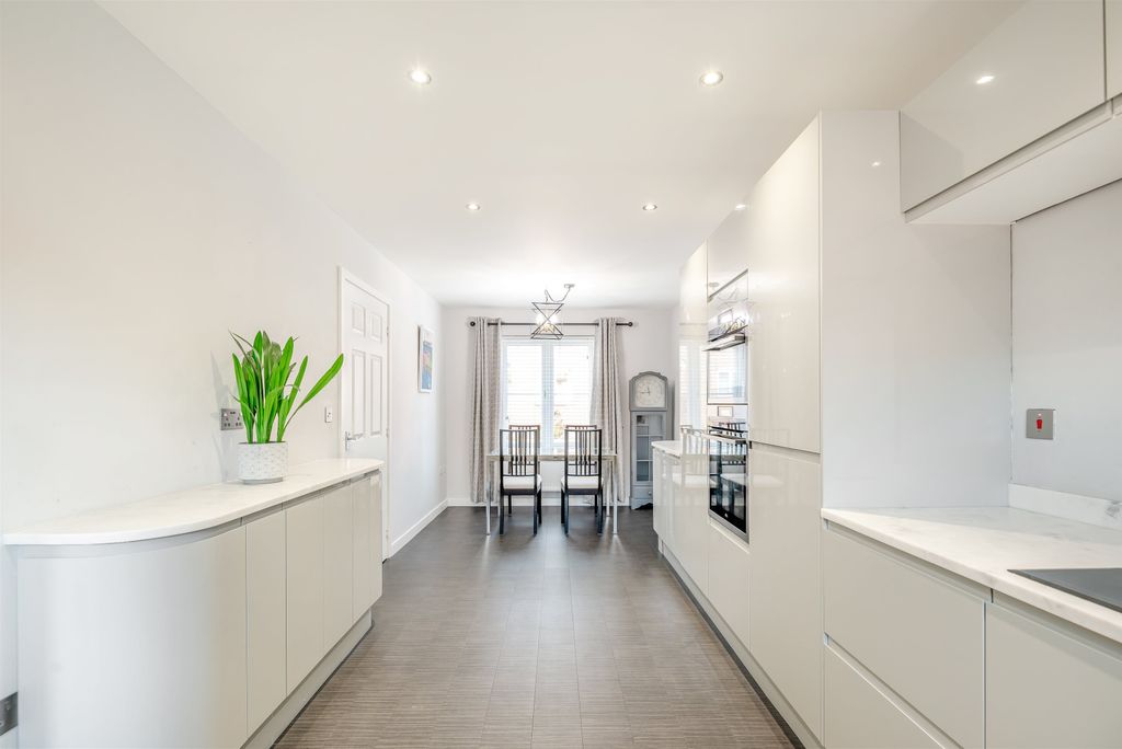 Property photo 2 of 26