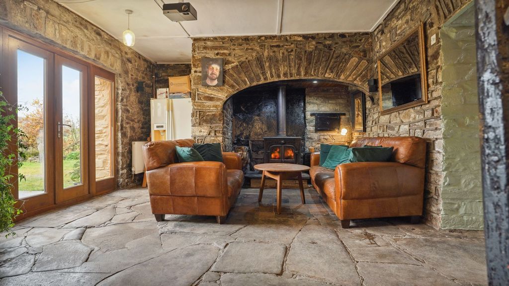 Property photo 3 of 39