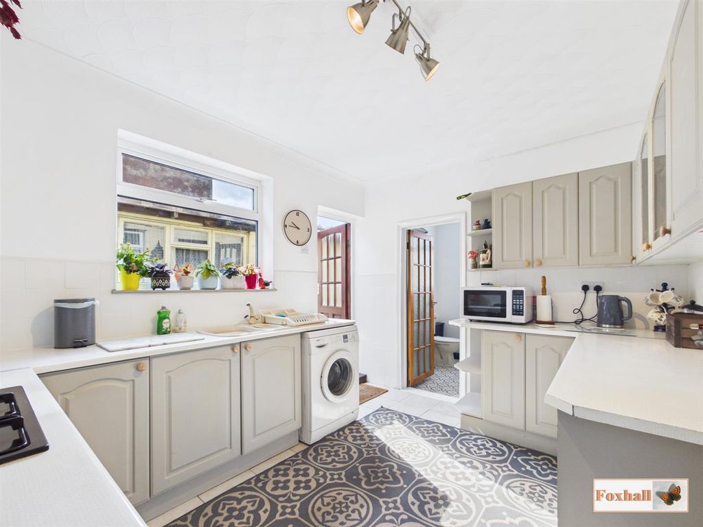 Property photo 3 of 23 Kitchen