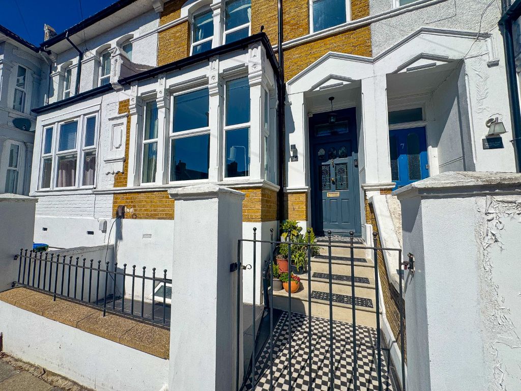 Property photo 1 of 25 5086233