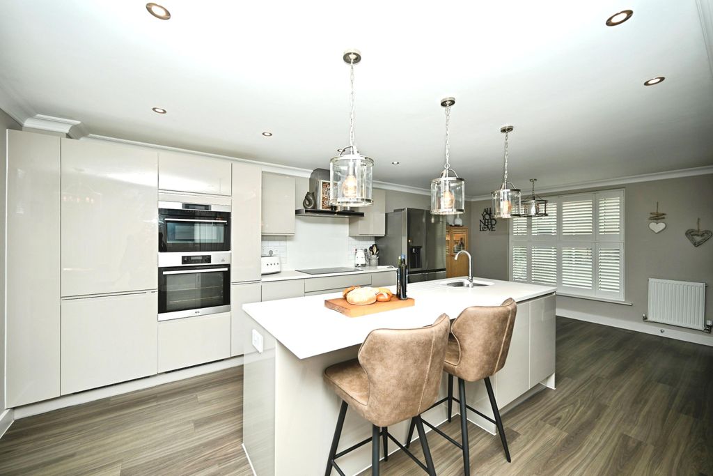 Property photo 2 of 23