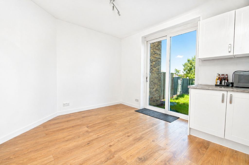 Property photo 3 of 9 Picture 3