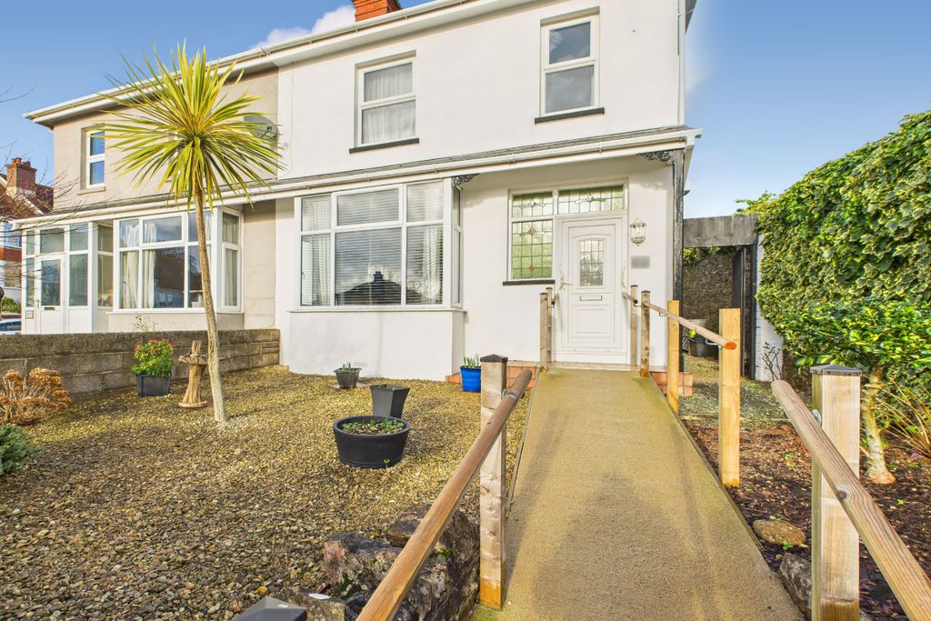 Property photo 2 of 18