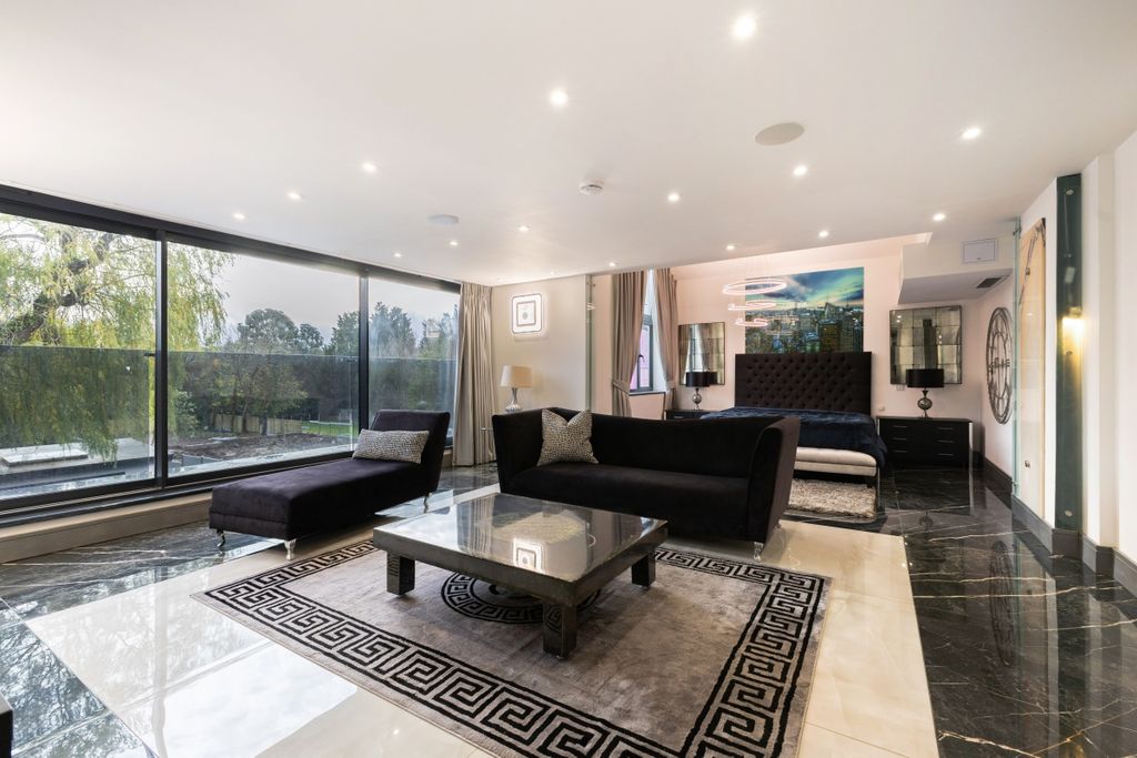 Additional image 29 of 5 bed detached house to rentWaggon Road, Barnet EN4