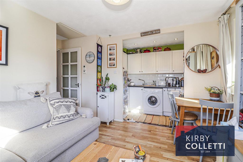 Property photo 3 of 8