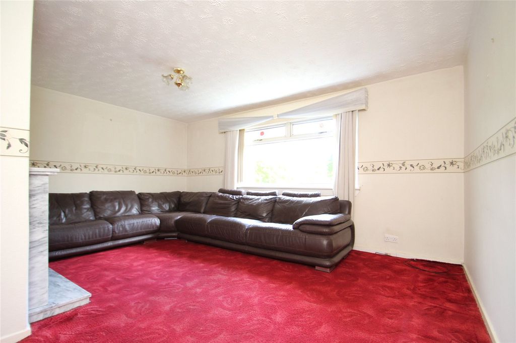Property photo 3 of 13 Lounge