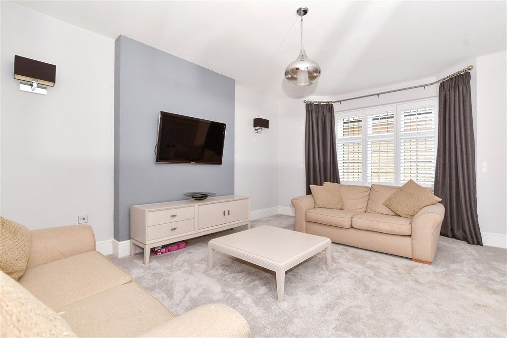 Property photo 2 of 15 Lounge