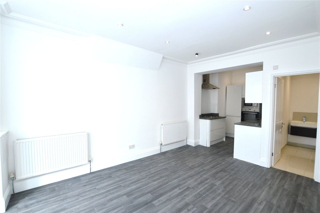 Property photo 3 of 8 Picture No. 19