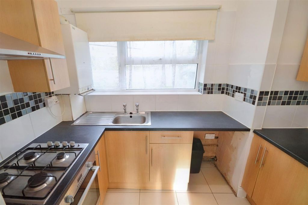 Property photo 3 of 9 Kitchen